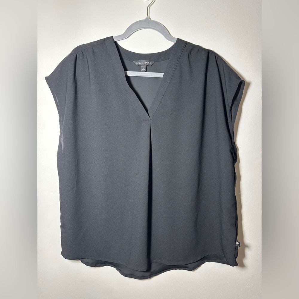 Banana Republic Sleeveless Black V-Neck Notch Top Size Large Casual Office